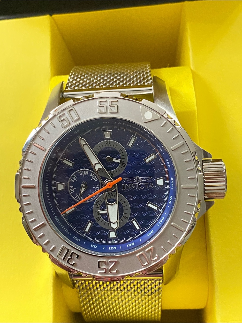 Invicta NEW Men’s Vintage Model 48011.  Silver Mesh Watch with Blue Dial